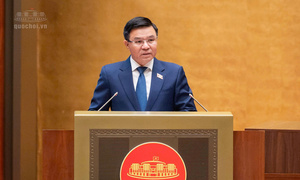 Bộ trưởng Bộ Công Thương Lê Mạnh Hùng trình bày tờ trình dự án Luật sửa đổi, bổ sung một số điều của Luật Điện lực