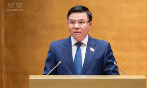 Bộ trưởng Lê Mạnh Hùng trình bày tờ trình về sửa đổi, bổ sung một số điều của 4 luật lĩnh vực Công Thương 