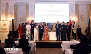 Tổng Bí thư, Chủ tịch nước Tô Lâm gặp gỡ cán bộ, nhân viên Đại sứ quán và cộng đồng người Việt Nam tại Đan Mạch, Iceland và phía Nam Thụy Điển