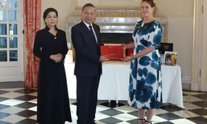 Tổng Bí thư, Chủ tịch nước Tô Lâm và Phu nhân thăm, tặng sách cho Thư viện Hoàng gia Bỉ