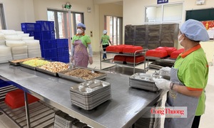 An toàn bữa ăn bán trú: Kiểm soát từ nguồn cung đến bàn ăn