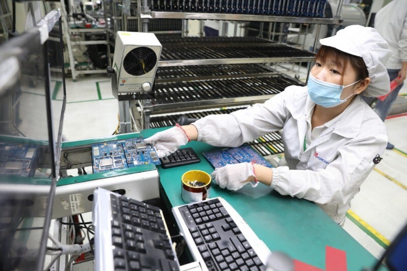 Tín dụng các ngành công nghiệp hỗ trợ tăng 23,14% và tín dụng cho doanh nghiệp ứng dụng công nghệ cao tăng tới 25,74% so với cuối năm 2024. Ảnh: Ngọc Mai.