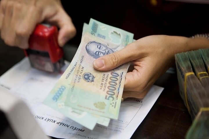 Bộ Nội vụ vừa có công văn gửi UBND tỉnh, thành phố về thực hiện chế độ tiền lương, phụ cấp lương đối với cán bộ, công chức, viên chức. Ảnh minh họa