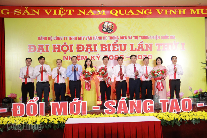 Ban Chấp hành Đảng bộ NSMO nhiệm kỳ 2025-2030 ra mắt Đại hội. Ảnh: Thanh Tuấn