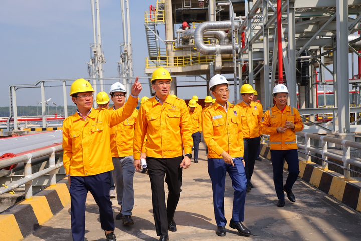 Đồng chí Bí thư Đảng ủy và Ban lãnh đạo PV GAS thường xuyên theo sát và chỉ đạo mọi mặt hoạt động của Tổng công ty (Ảnh PV GAS)