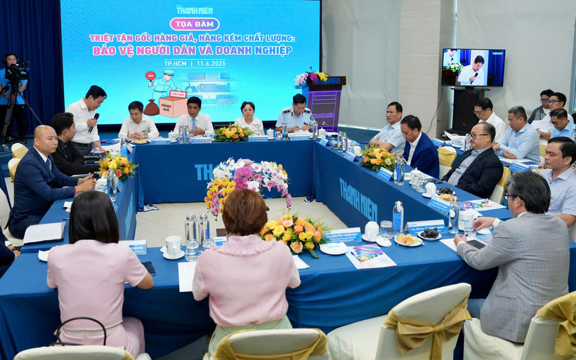 Các chuyên gia, doanh nghiệp tham dự tọa đàm "Triệt tận gốc hàng giả, hàng kém chất lượng: Bảo vệ người tiêu dùng và doanh nghiệp". Ảnh: Minh Khuê