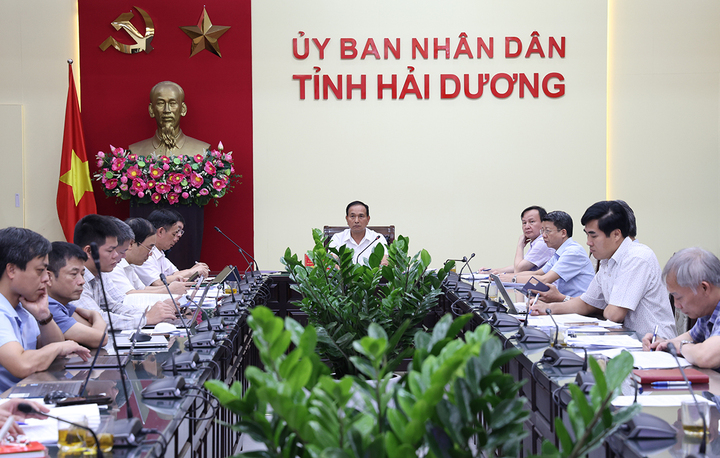 Ông Lưu Văn Bản - Phó Chủ tịch Thường trực UBND tỉnh Hải Dương kết luận cuộc họp
