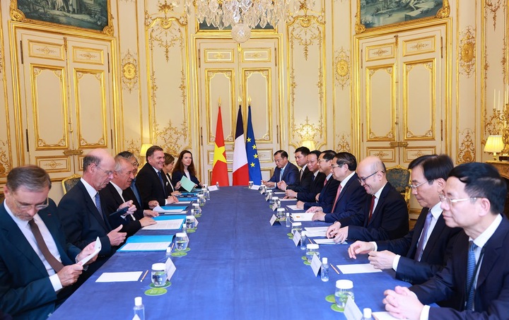 Thủ tướng Phạm Minh Chính hội đàm với Thủ tướng Pháp Francois Bayrou tại điện Matignon. Ảnh: VGP/Nhật Bắc