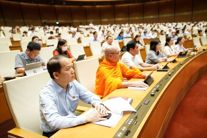 Chiều 12/6 Quốc hội thảo luận tại hội trường về dự thảo Nghị quyết của Quốc hội về Trung tâm Tài chính quốc tế. Ảnh: VPQH