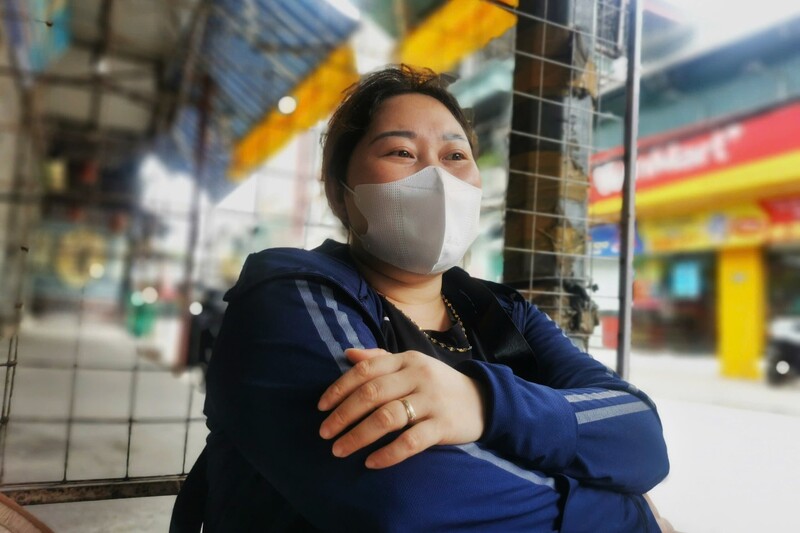 Hơn nửa tháng qua, cửa hàng của chị Hồng đóng cửa để đợi hướng dẫn mới của chính quyền địa phương. Ảnh: Bảo An