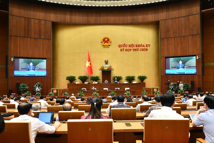 Toàn cảnh phiên họp và biểu quyết