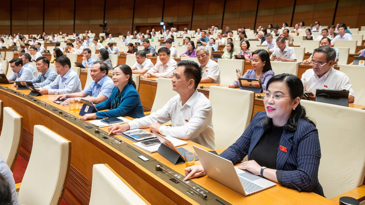 Các đại biểu Quốc hội tham gia biểu quyết. (Ảnh: Phạm Thắng)