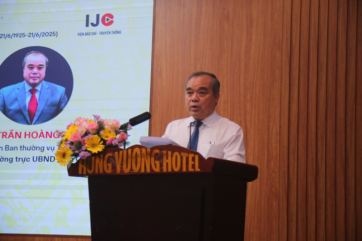 Ông Trần Hoàng Tuấn, Phó Chủ tịch thường trực UBND tỉnh Quảng Ngãi phát biểu tại hội thảo. Ảnh: Vũ Lê