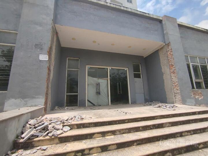 Tuy nhiên, nhiều hạng mục của các tòa nhà này đang có dấu hiệu hư hỏng, xuống cấp.