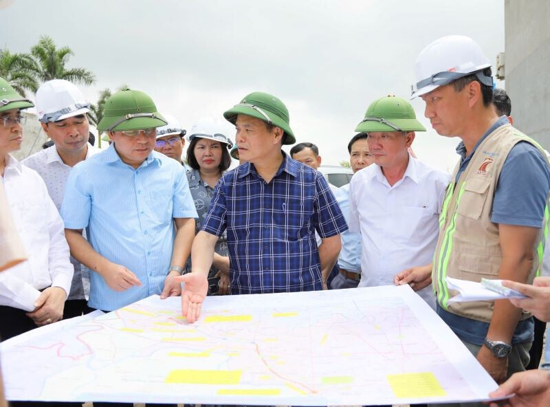Chủ tịch UBND tỉnh Hải Dương Lê Ngọc Châu kiểm tra dự án cải tạo, nâng cấp đường tỉnh 396 kéo dài (đoạn nối từ đường tỉnh 391 đến đường tỉnh 390)