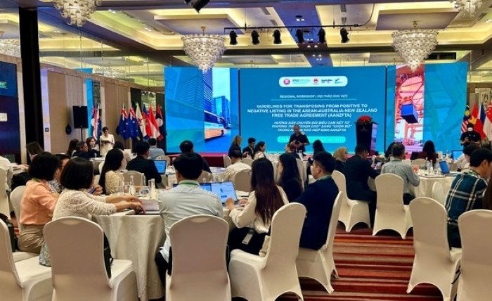 Toàn cảnh hội thảo khu vực “Hướng dẫn chuyển đổi sang cách tiếp cận từ “chọn - cho” sang “chọn - bỏ” đối với biểu cam kết thương mại dịch vụ trong khuôn khổ Hiệp định AANZFTA. Ảnh: Hải Yến
