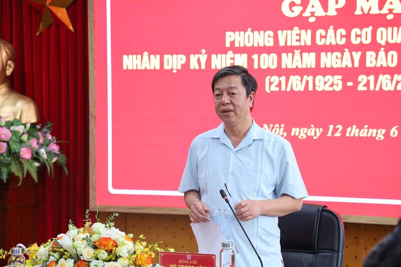 Giám đốc, Tổng Biên tập Nhà xuất bản Chính trị quốc gia Sự thật, PGS.TS Vũ Trọng Lâm mong muốn báo chí tiếp tục đồng hành cùng nhà xuất bản trên hành trình thực hiện nhiệm vụ chính trị được giao. Ảnh: Hoa Quỳnh