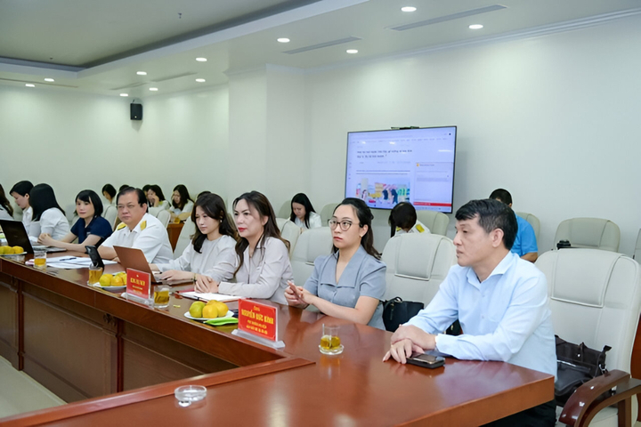 Toàn cảnh buổi giao lưu trực tuyến. Ảnh: Đỗ Quyên