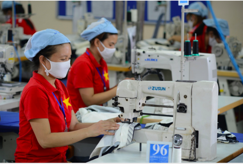 Doanh nghiệp dệt may đang gặp khó trong xây dựng thương hiệu do không chủ động được nguyên phụ liệu. Ảnh minh họa