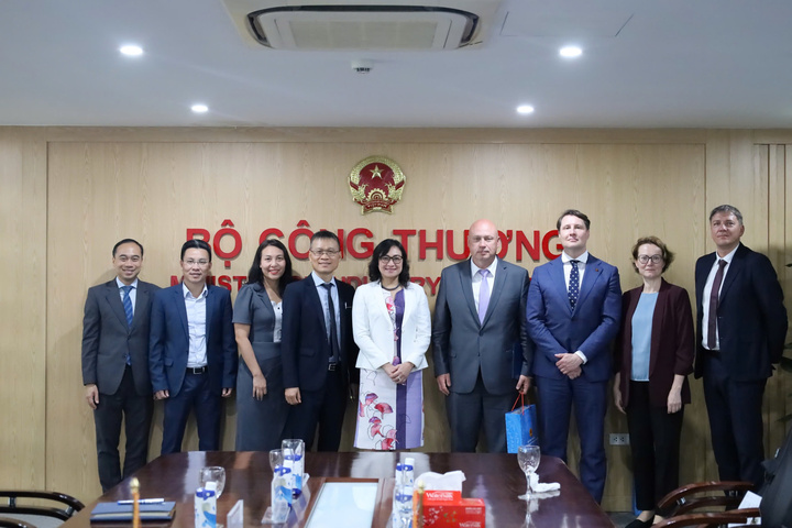 Bộ Công Thương ghi nhận những đề xuất của phía Litva, đồng thời đề nghị Litva hỗ trợ Việt Nam trong việc cập nhật các quy định của EU nói chung và Litva nói riêng