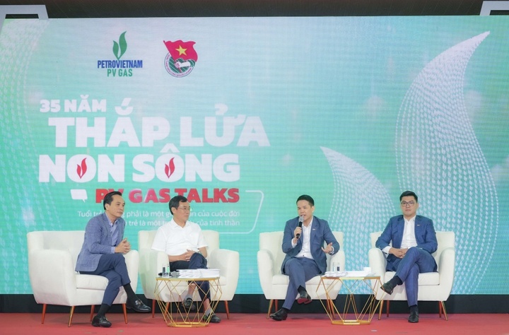 PV GAS Talks “35 năm - Thắp lửa non sông”, kết nối, chia sẻ giữa tuổi trẻ PV GAS và lãnh đạo Tổng Công ty (Ảnh: Petrovietnam)