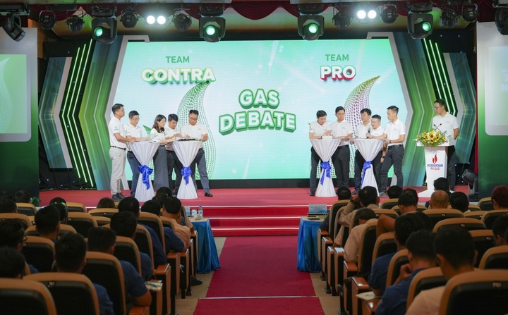 Phần Gas Debate diễn ra sôi nổi với tranh luận từ hai đội Contra và Pro (Ảnh: Petrovietnam)