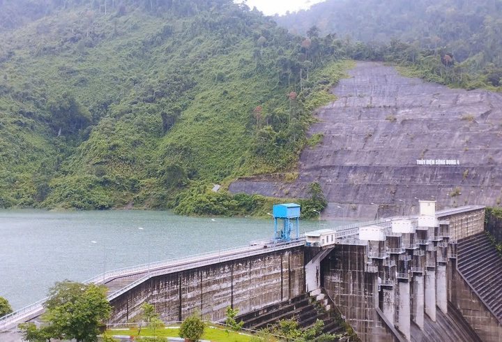 Đập Dâng Thủy điện Sông Bung 4 ngày 12/6. Ảnh: Vũ Lê