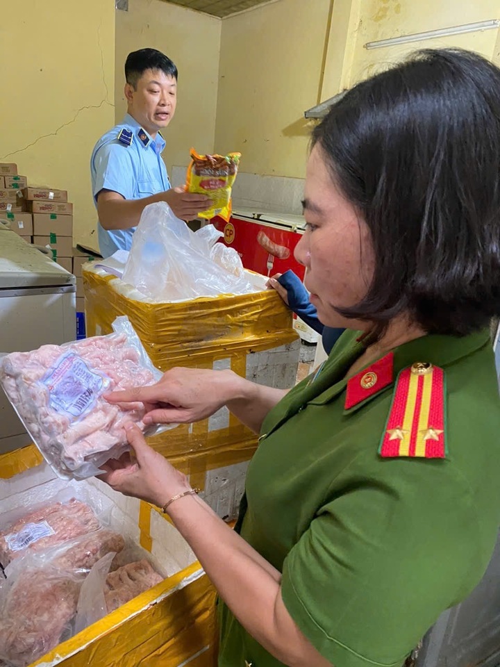 Lực lượng chức năng TP. Hải Phòng kiểm tra thực phẩm tại các cơ sở thu mua, chế        biến trên địa bàn thành phố