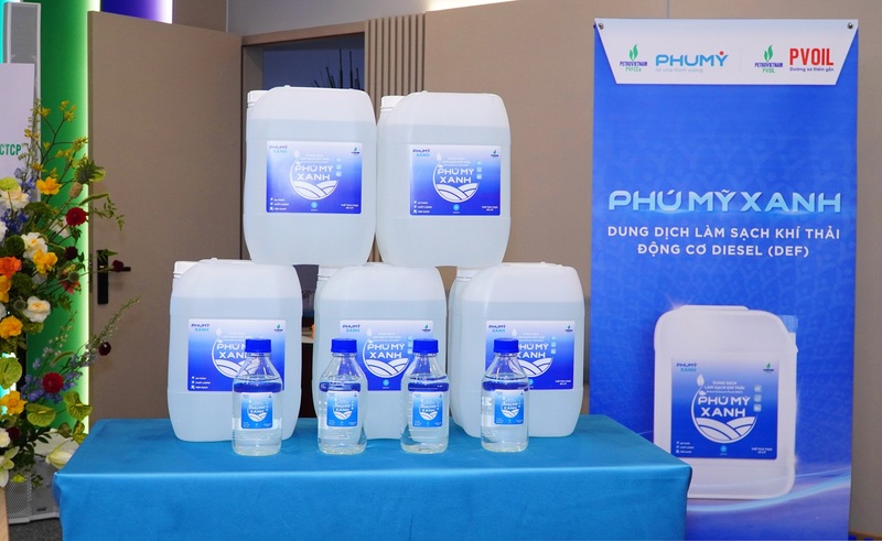 Phú Mỹ xanh - Dung dịch làm sạch khí thải động cơ Diesel (Ảnh: PVFCCo - Phú Mỹ)