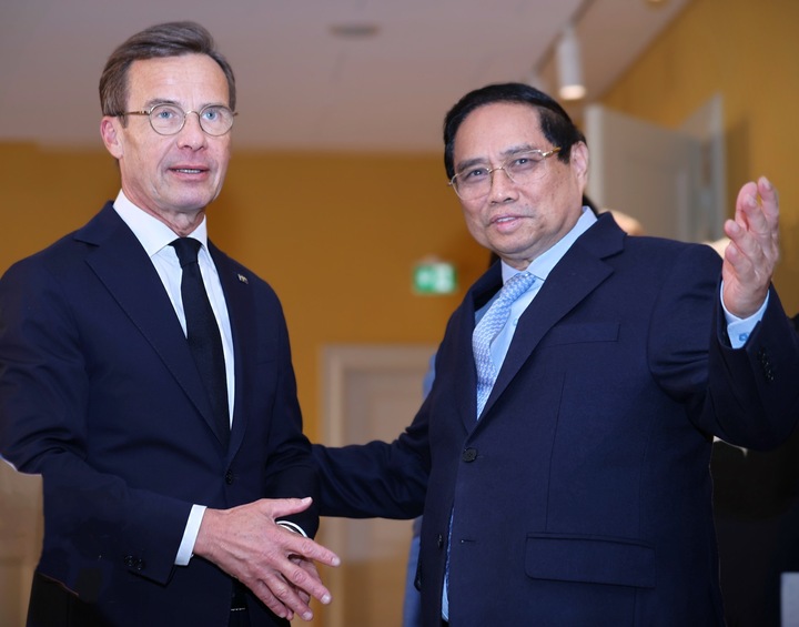 Thủ tướng Chính phủ Phạm Minh Chính và Thủ tướng Thụy Điển Ulf Kristerson. Ảnh: VGP/Nhật Bắc