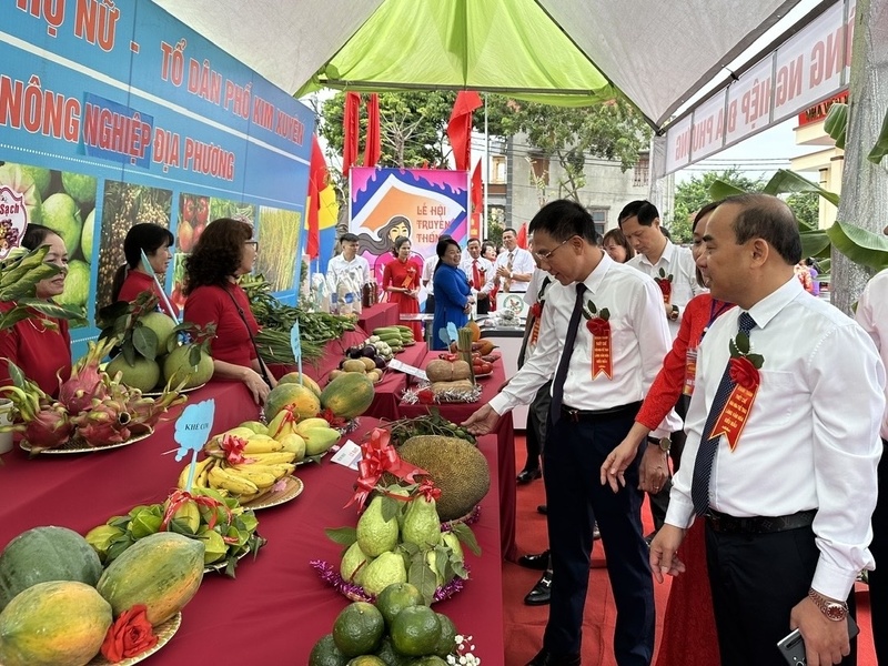 Trưng bày và quảng bá sản phẩm OCOP của Vĩnh Phúc thúc đẩy cơ hội giao thương đến thị trường rộng lớn hơn. Ảnh: Thu Thủy