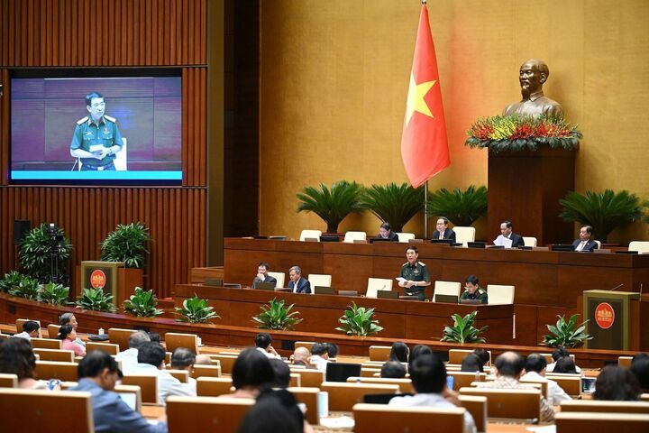 Toàn cảnh phiên thảo luận tại hội trường sáng 14/6. Ảnh: QH
