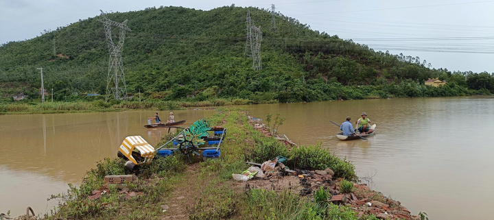 Nhiều hộ nuôi trồng thủy sản tại xã Hòa Liên (huyện Hòa Vang, thành phố Đà Nẵng) thiệt hại hàng tỷ đồng do bão số 1 vừa qua (Ảnh: Vũ Lê)