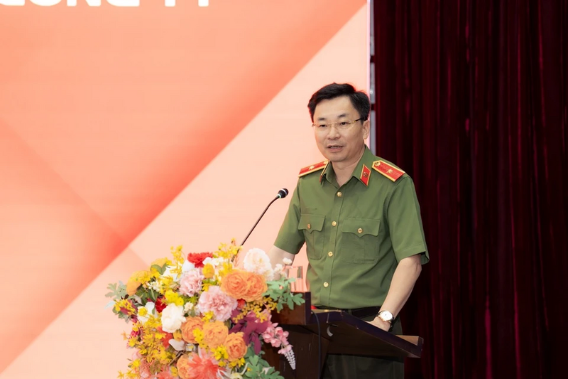 Thiếu tướng Trương Sơn Lâm chia sẻ tại buổi gặp mặt lãnh đạo chủ chốt của Tổng công ty Viễn thông MobiFone. Ảnh: MobiBeat