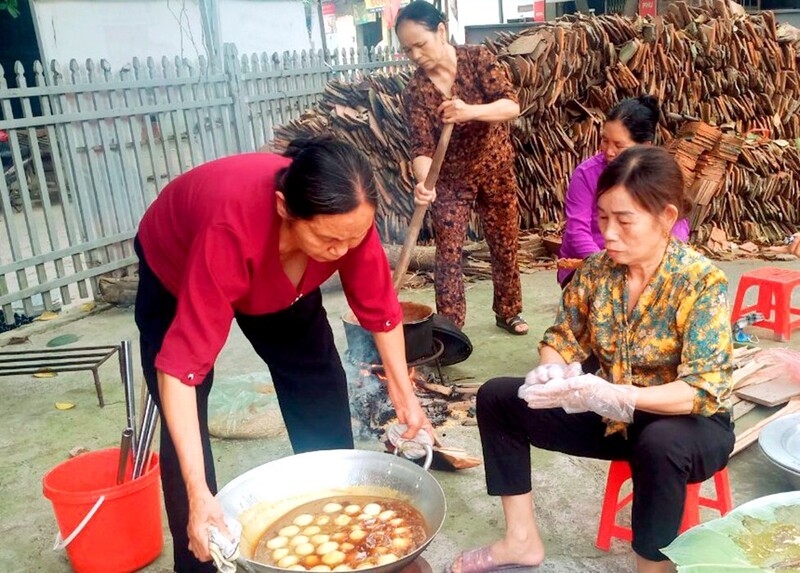 Bánh Ngõa là đặc sản truyền thống của người dân làng Lũng Ngoại, xã Lũng Hòa, huyện Vĩnh Tường (tỉnh Vĩnh Phúc). Ảnh: Thế Hùng
