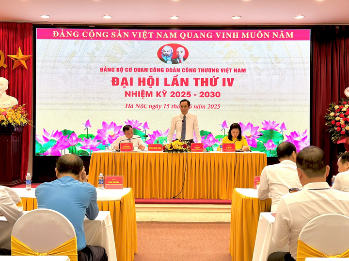 Đoàn Chủ tịch điều hành tại Đại hội. Ảnh: Đ.N