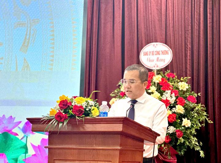 Đồng chí Nguyễn Xuân Bằng – Phó Bí thư Đảng bộ bộ phận Công ty cổ phần Taseco đã trình bày tham luận tại đại hội. Ảnh: Đ.N