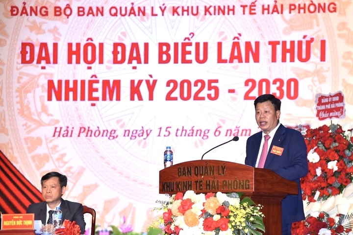 Ông Lê Trung Kiên, Bí thư Đảng bộ Ban Quản lý Khu kinh tế Hải Phòng phát biểu tại Đại hội (Ảnh: Thu Anh)