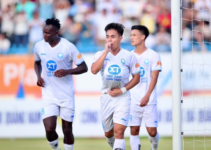 Nam Định FC lên ngôi vô địch V-League sớm một vòng đấu sau chiến thắng trước câu lạc bộ Quảng Nam. Ảnh: Nam Định FC