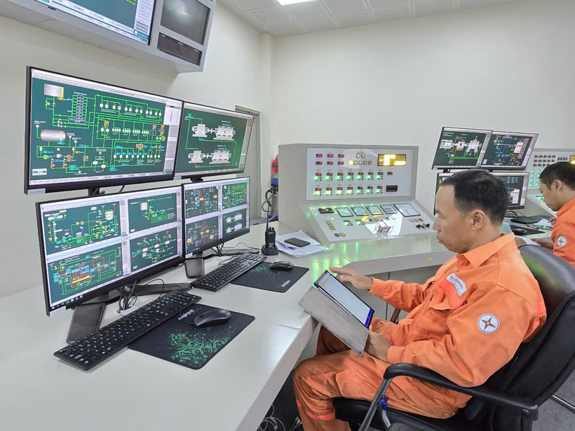 Phòng điều khiển trung tâm Nhà máy Nhiệt điện Uông Bí. Ảnh: Thu Hường