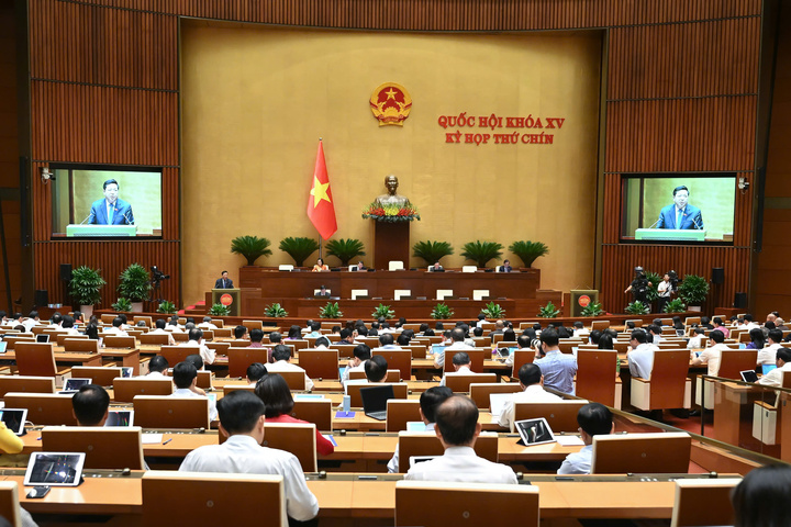 Quốc hội nghe trình bày Tờ trình (bổ sung) dự án Luật Đường sắt (sửa đổi). Ảnh: VPQH