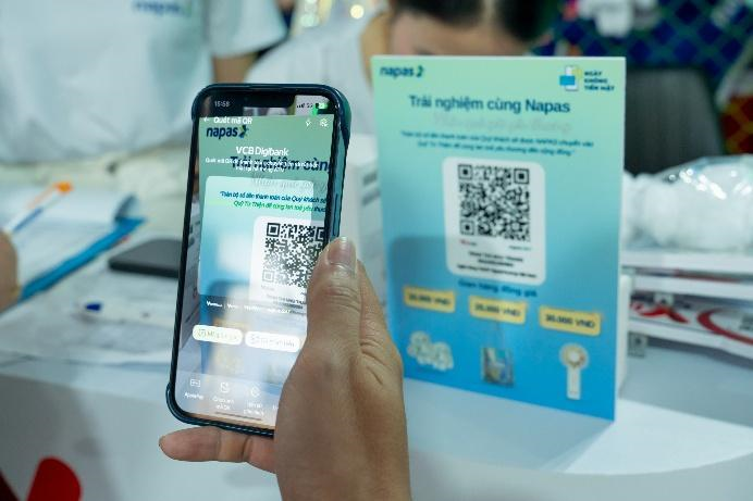 NAPAS giới thiệu nền tảng thanh toán tin cậy với hàng loạt sản phẩm, dịch vụ như thanh toán NAPAS Apple Pay qua điện thoại Iphone hay Apple watch.