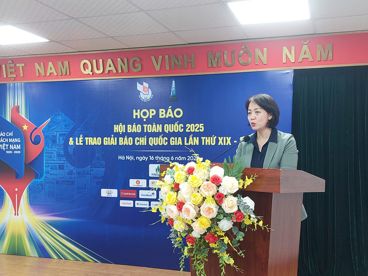 Bà Lê Mỹ Ái Linh thông tin về Hội Báo toàn quốc (Ảnh: Phương Lan)