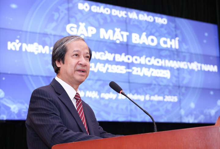 Bộ trưởng Bộ Giáo dục và Đào tạo Nguyễn Kim Sơn phát biểu tại buổi gặp mặt. Ảnh: Trần Hiệp