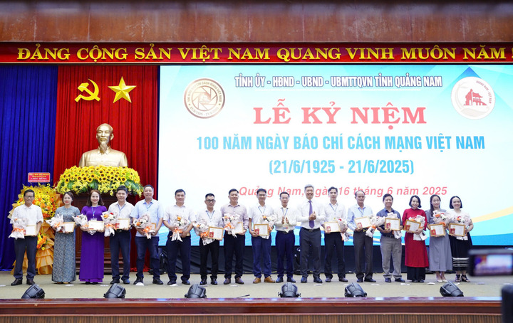 16 cá nhân nhận Kỷ niệm chương Vì sự nghiệp báo chí