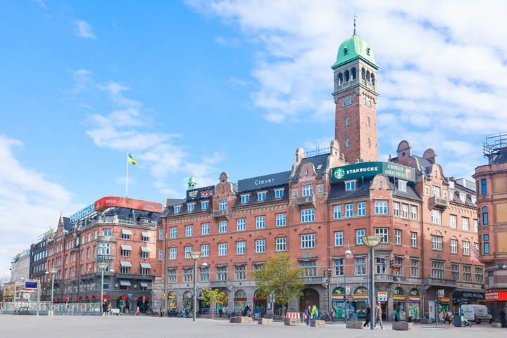 Quảng trường trung tâm và khu phố đi bộ Strøget - trái tim sôi động của Copenhagen với những công trình kiến trúc cổ điển và không gian mua sắm hiện đại