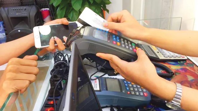 Ngày càng có nhiều điểm chấp nhận thanh toán không tiền mặt tại TP. Hồ Chí Minh. Ảnh: minh họa