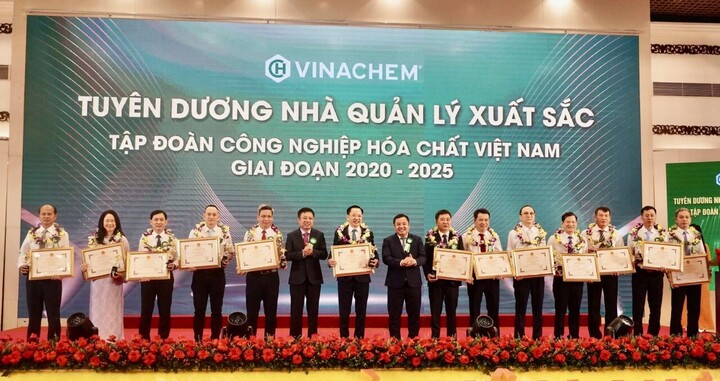 Tuyên dương Nhà quản lý xuất sắc của Vinachem