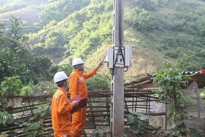 Việc đầu tư hệ thống điện cho vùng nông thôn luôn được xác định là nhiệm vụ trọng tâm. Ảnh: Nam Anh