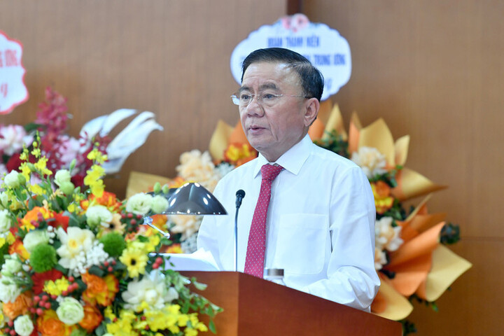 Đồng chí Trần Cẩm Tú, Ủy viên Bộ Chính trị, Thường trực Ban Bí thư, Bí thư Đảng ủy các cơ quan Đảng Trung ương phát biểu chỉ đạo Đại hội. Ảnh: Báo Nhân dân